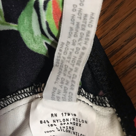 1 piece Bathing Suith - Picture 6 of 8